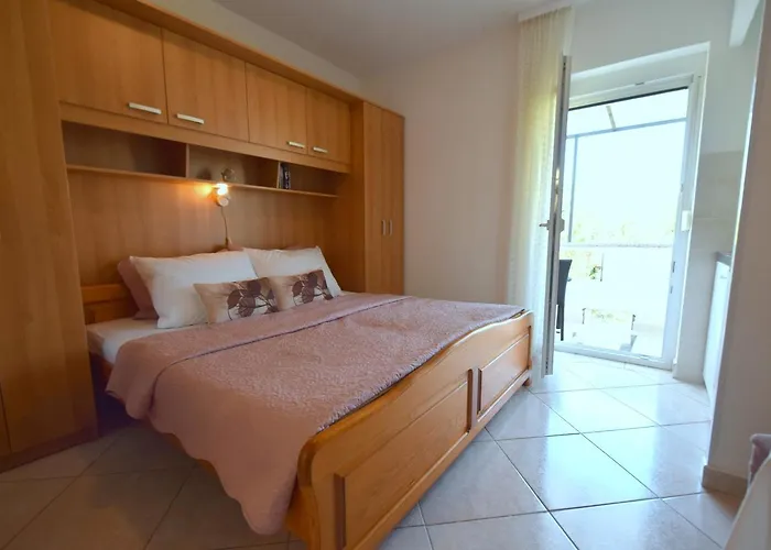 Apartment Josipa Malinska